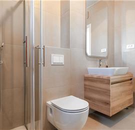 4 Bedroom Villa with Pool near Vodice town, Sibenik Riviera, sleeps 8